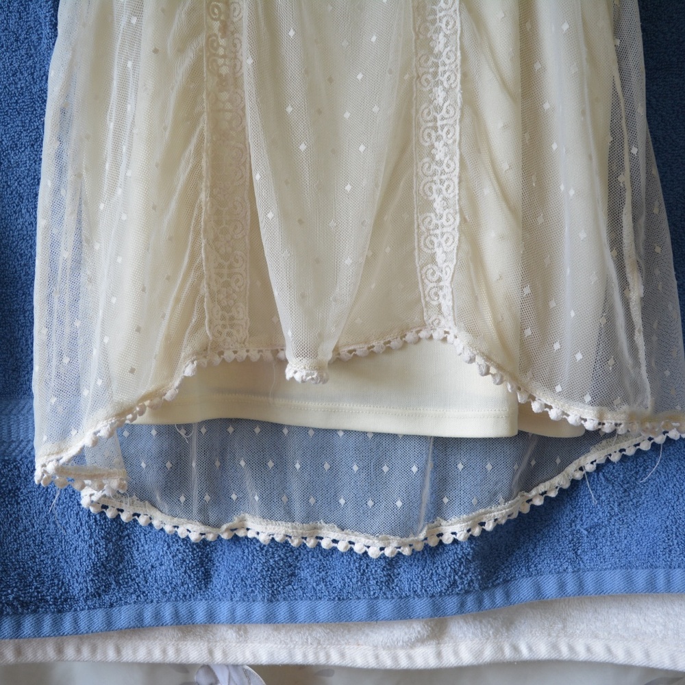 Monteau White Lace Top w/ Under Shirt - Picture 4 of 8